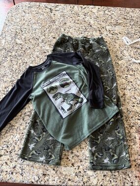 Boy's fuzzy dino jammies L (10-12)